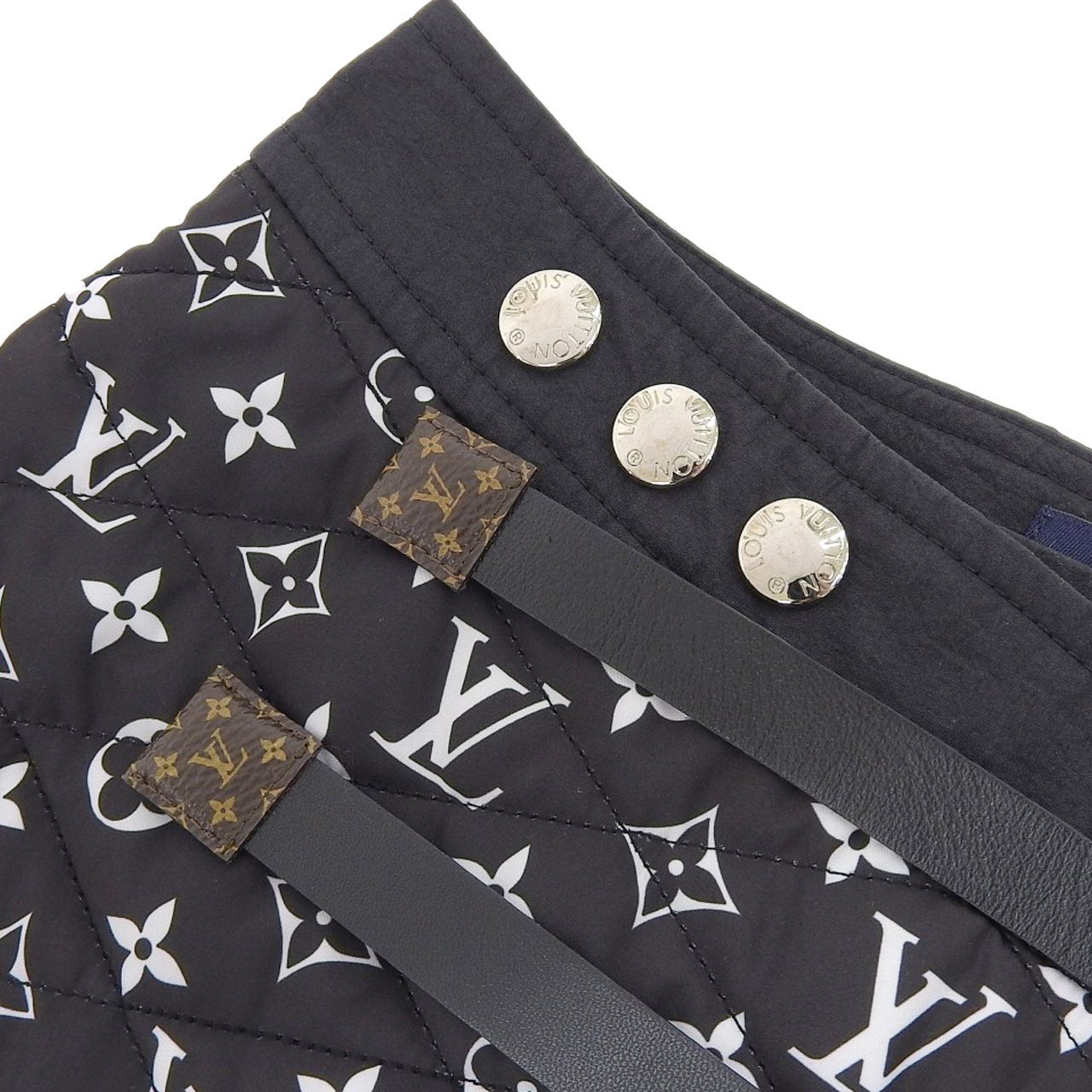 Louis Vuitton ルイヴィトン グラフィックキルテッド ミニ ラップ  