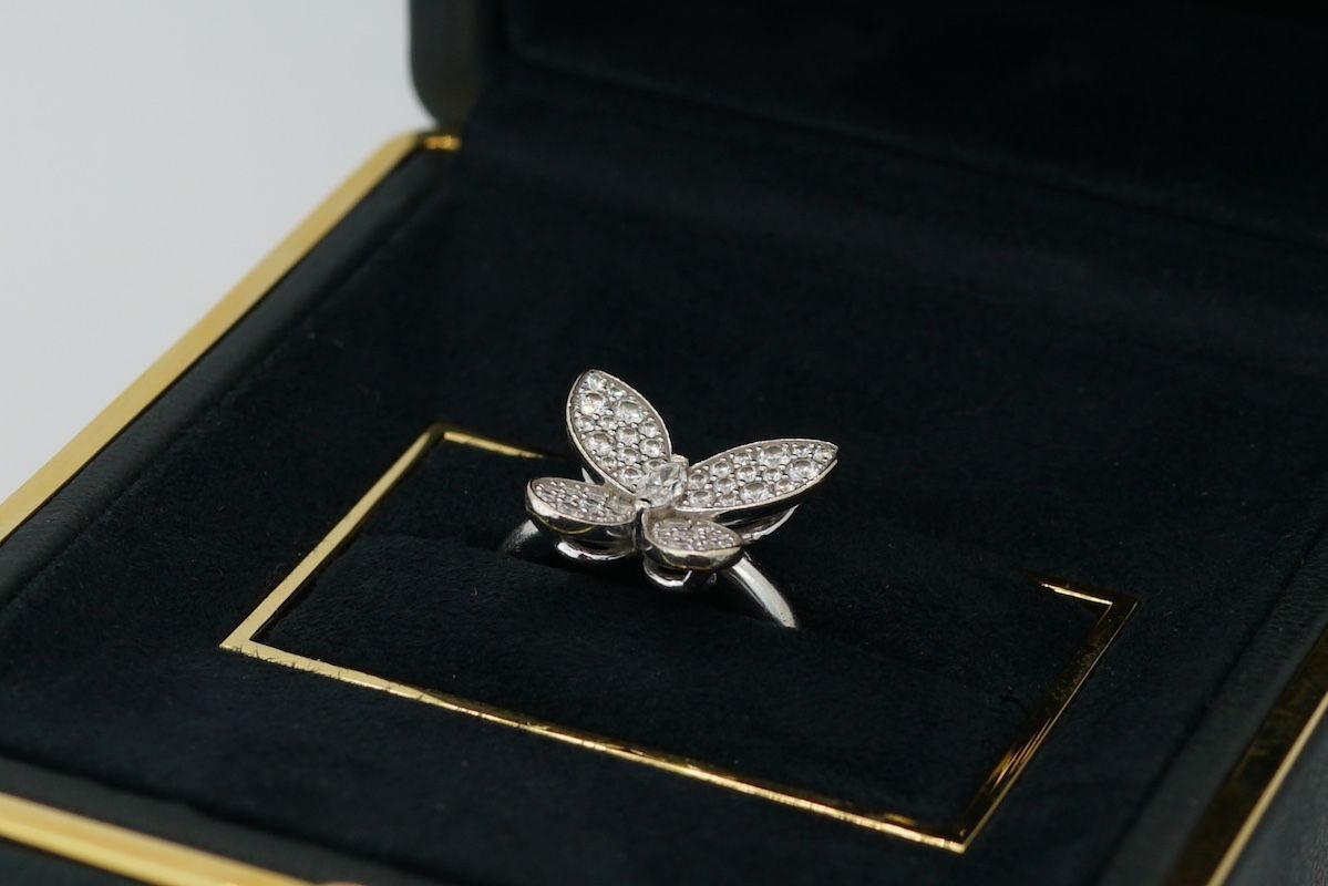 GRAFF White Round Diamond Mini Pave Butterfly Ring White Marquise Diamond Centre グラフ ミニ パヴェ バタフライ リング ホワイトゴールド 10号【中古】