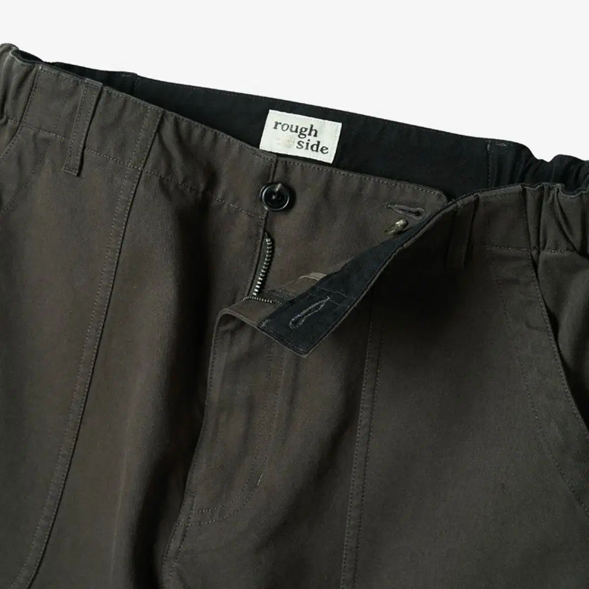 ROUGH SIDE 弾力性のある ファティーグパンツ チャコールグレー