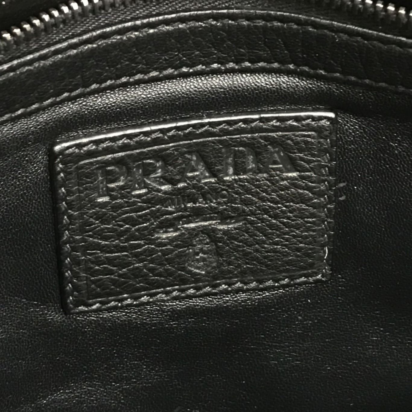 美品 PRADA プラダ 鹿革 ディアスキン メッセンジャー ショルダー バッグ ブラック a2543 PRADA プラダ 鹿革 ディアスキン メッセンジャー ショルダー バッグ