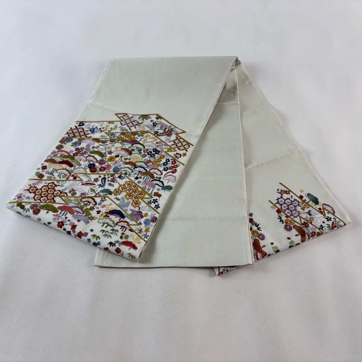 袋帯 本金箔 献上王華孔雀文 扇子 松 牡丹 金色 O-2926
