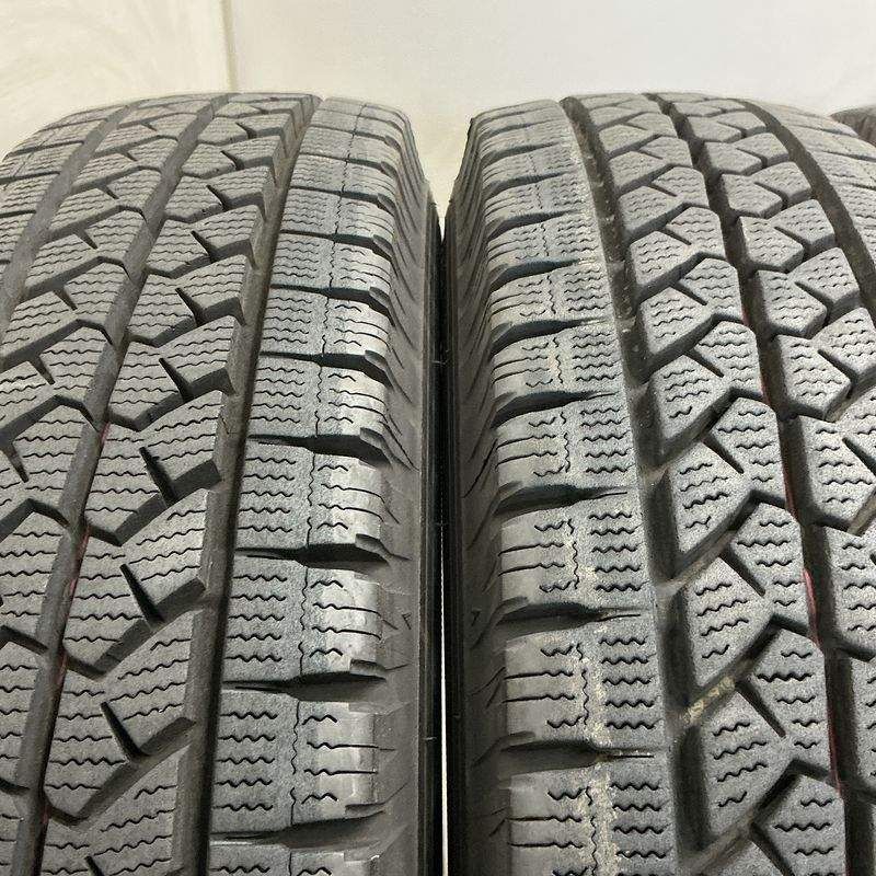 スタッドレスタイヤ