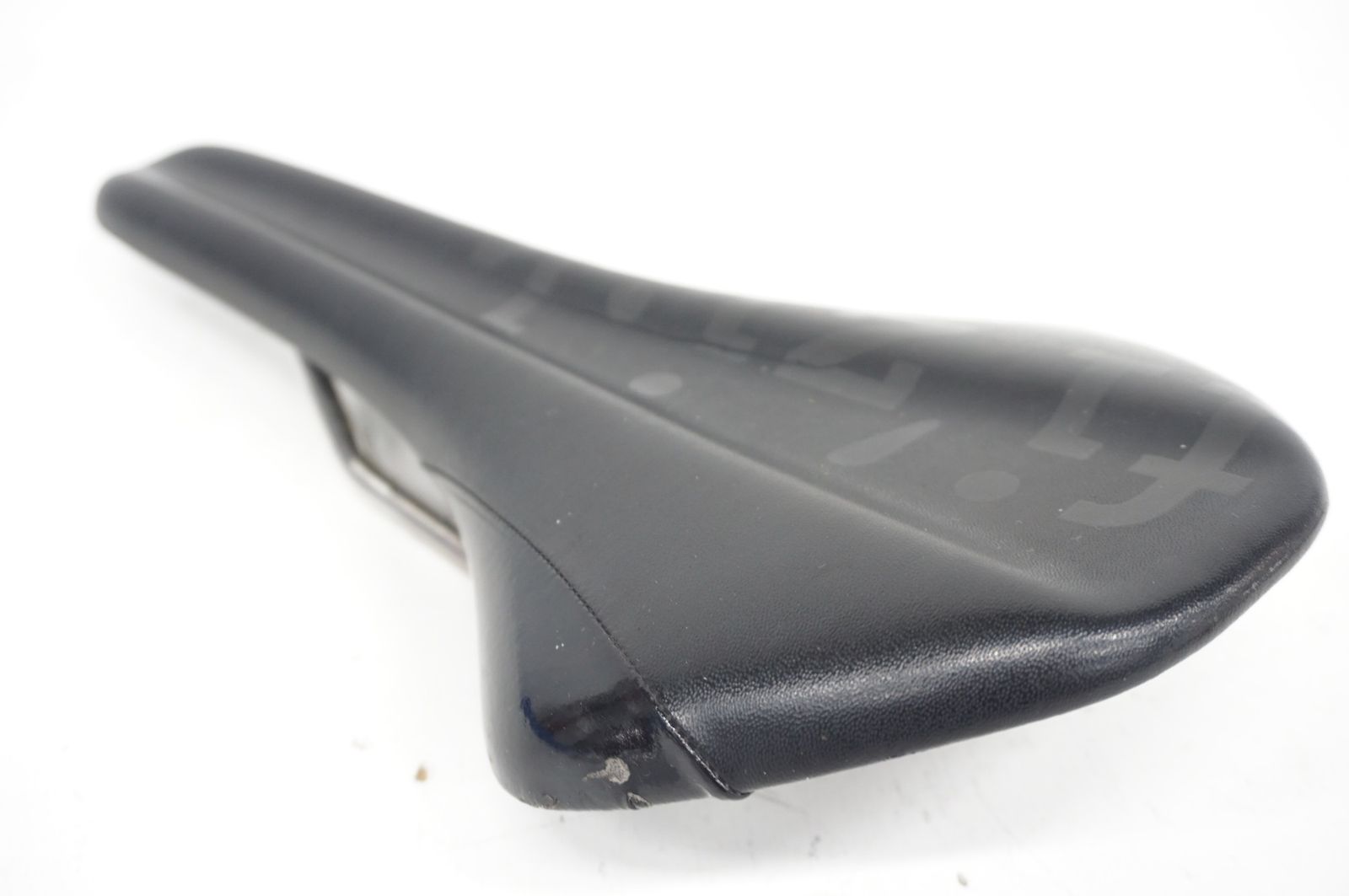 FIZIK FIZIK 「フィジーク」 ANTARES VS サドル / バイチャリ阪急塚口