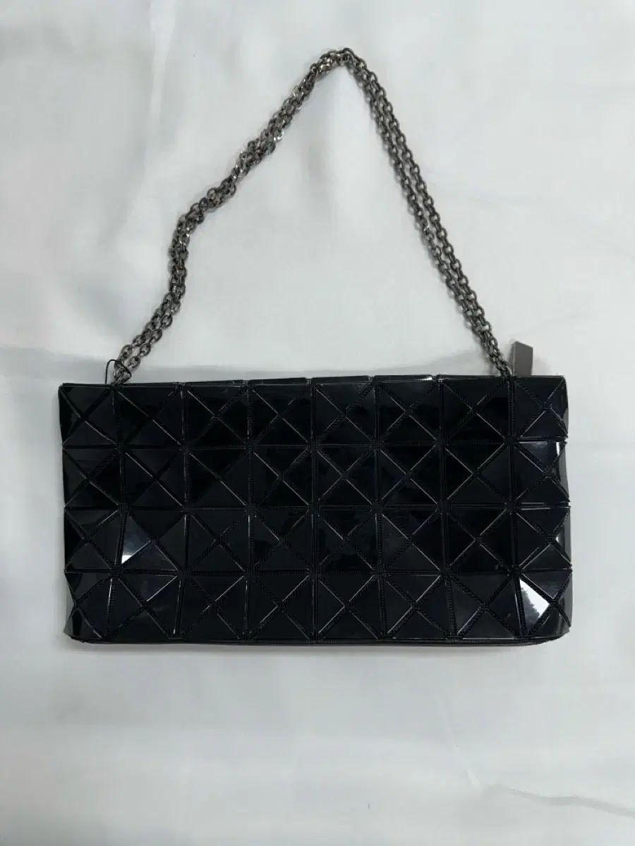 BAO BAO ISSEY MIYAKE バオバオイッセイミヤケ ブラック チェーン クラッチ