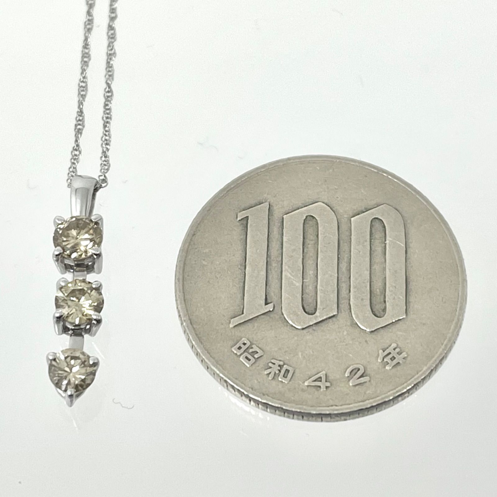ダイヤ ネックレス K18WGプラチナ 3石 ダイヤモンド D0.50ct - メルカリ