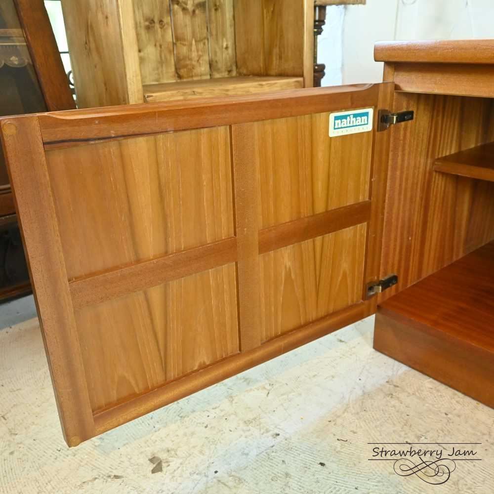 L3705-302 英国ヴィンテージ Nathan サイドボード テレビ台 北欧 L3705-302 英国ヴィンテージ ネイサン Nathan サイドボード テレビ台