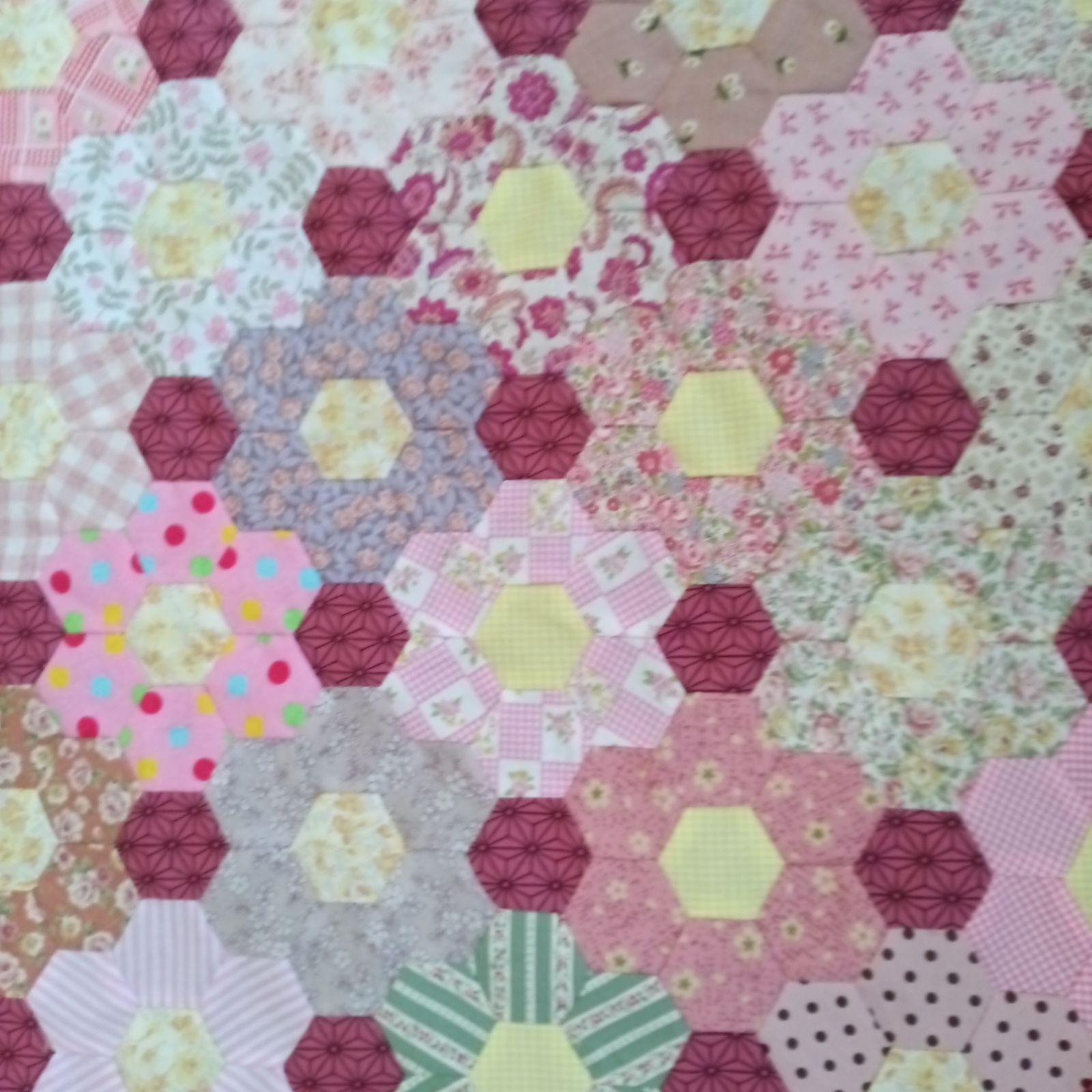 オファー パッチワークキルトトップ ヘキサゴン ハンドメイド パッチ