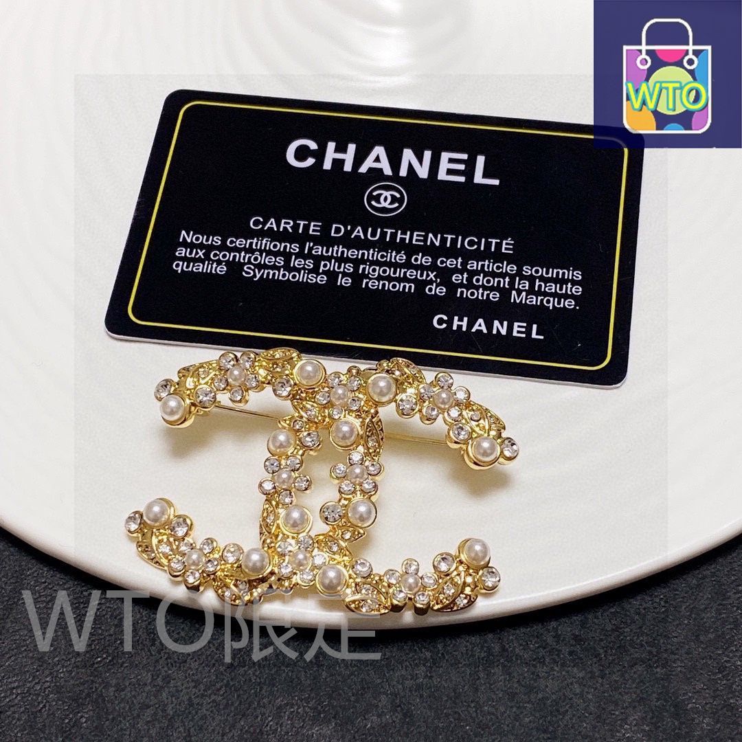 入荷情報♪ CHANEL ブローチ CHANEL 2011年製 ギンガムチェックCCマークブローチ ブラック