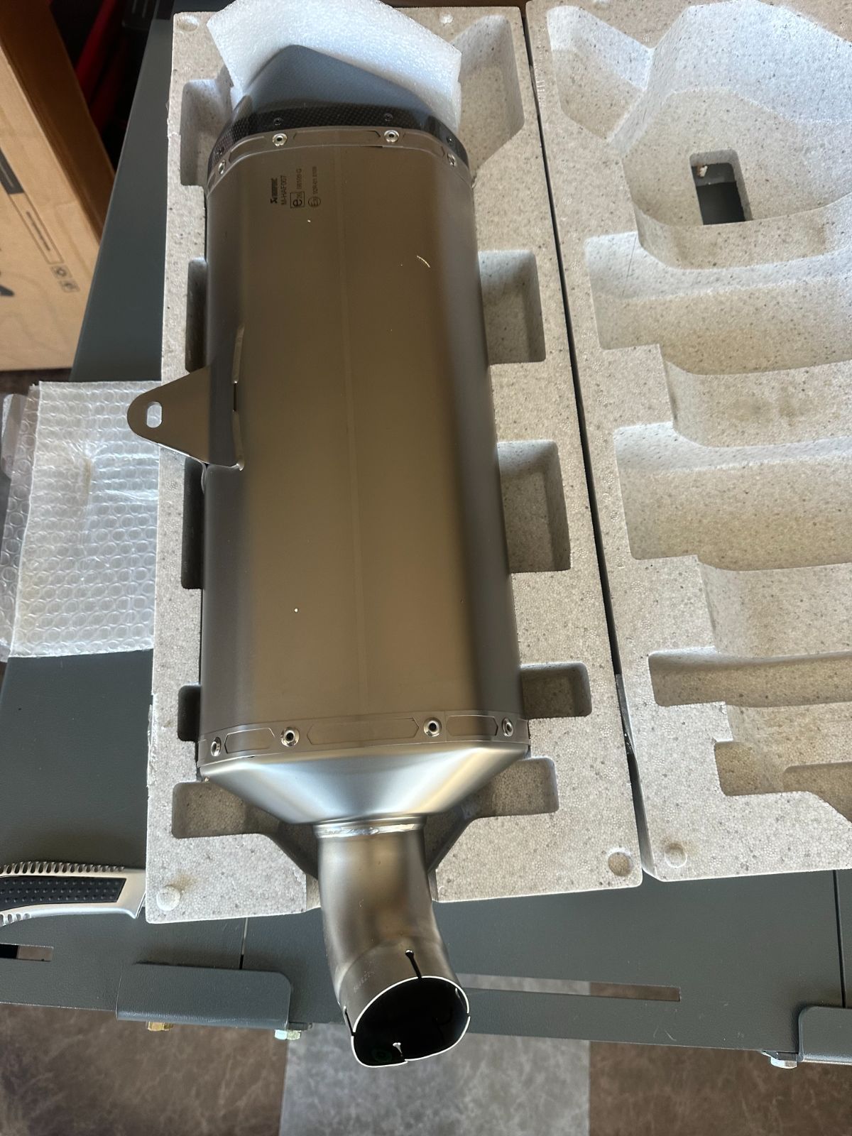 AKRAPOVIC アクラポビッチ スリップオンライン (チタン) Suzuki V