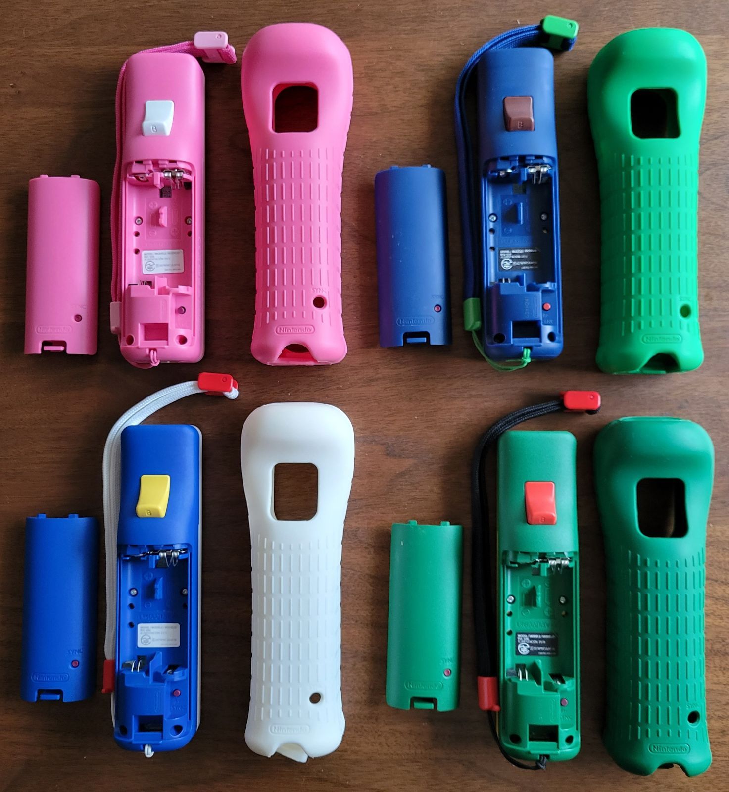 美品】wii、wiiuリモコン4本セット（ルイージ ピーチ キノピオ