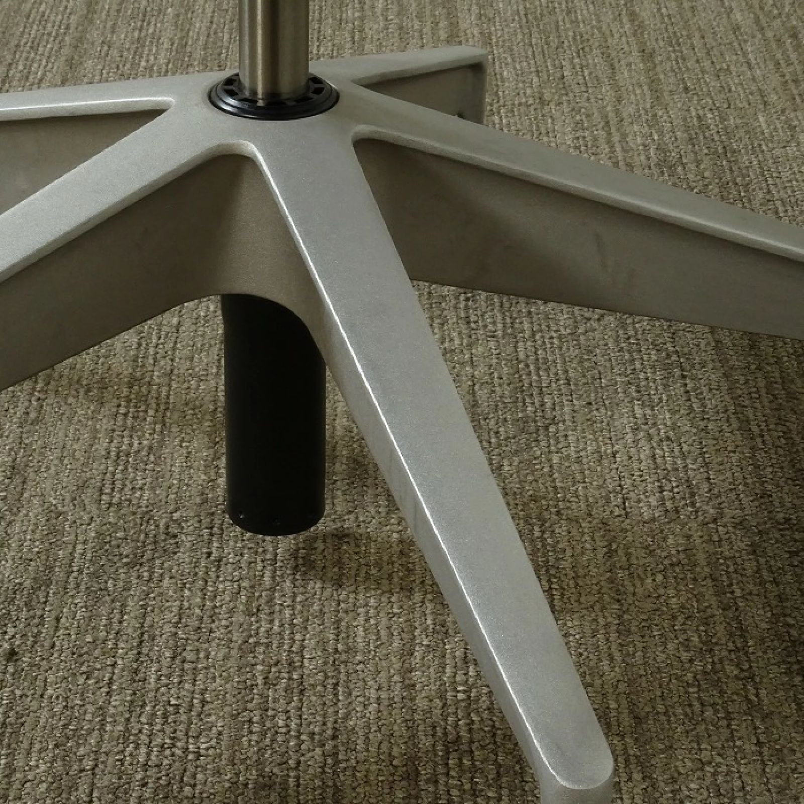 Miller ハーマンミラー