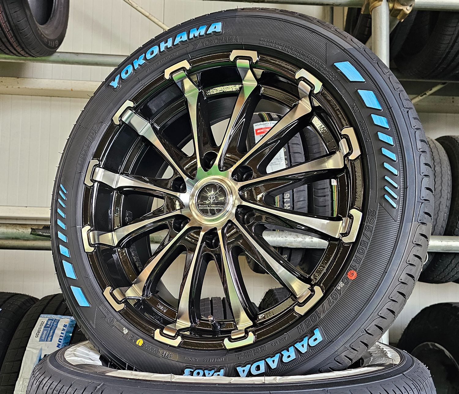 ハイエース200系 レジアスエース 18インチ BD12 タイヤホイール ヨコハマ パラダ ホワイトレター 225/50R18 4本セット 1台分 -  メルカリ