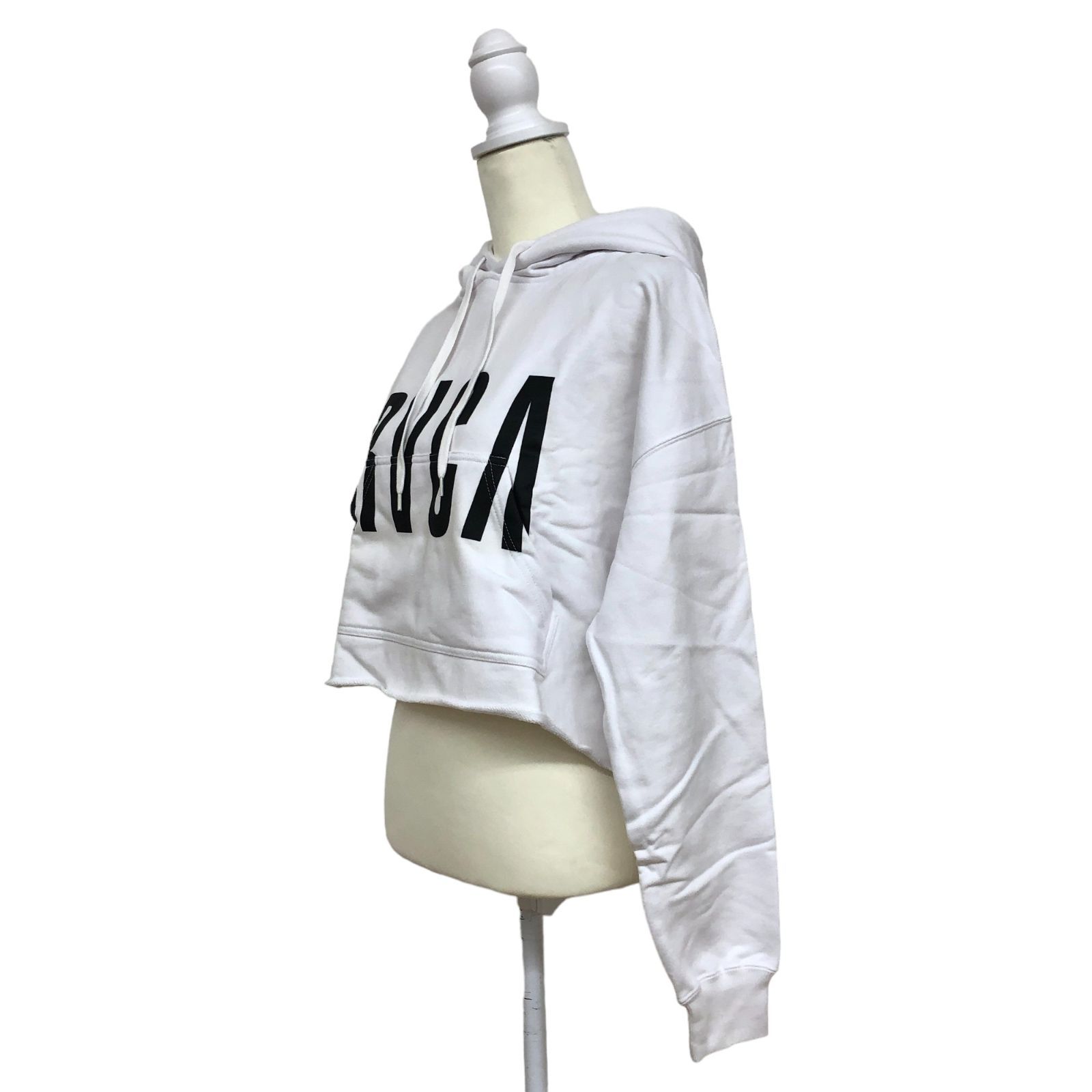 ☆新品☆ RVCA ルーカ パーカー クロップド丈 マフポケット ☆新品☆ RVCA ルーカ パーカー クロップド丈 マフポケット