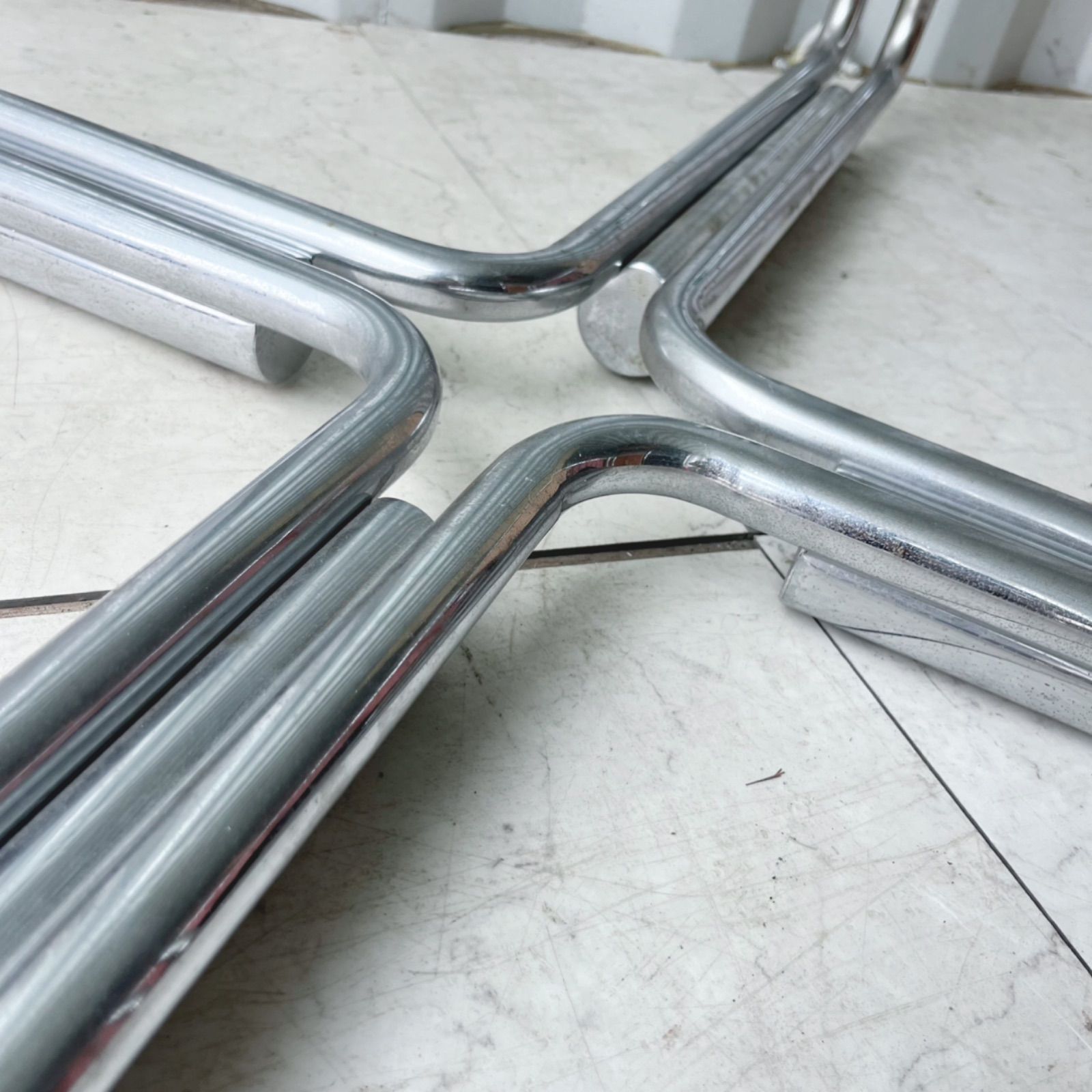 取付無料！カッシーナ 784 スタイリッシュモダン ガラス天板正方形ローテーブル Cassina（カッシーナ）784ローテーブル|カッシーナ・イクスシー