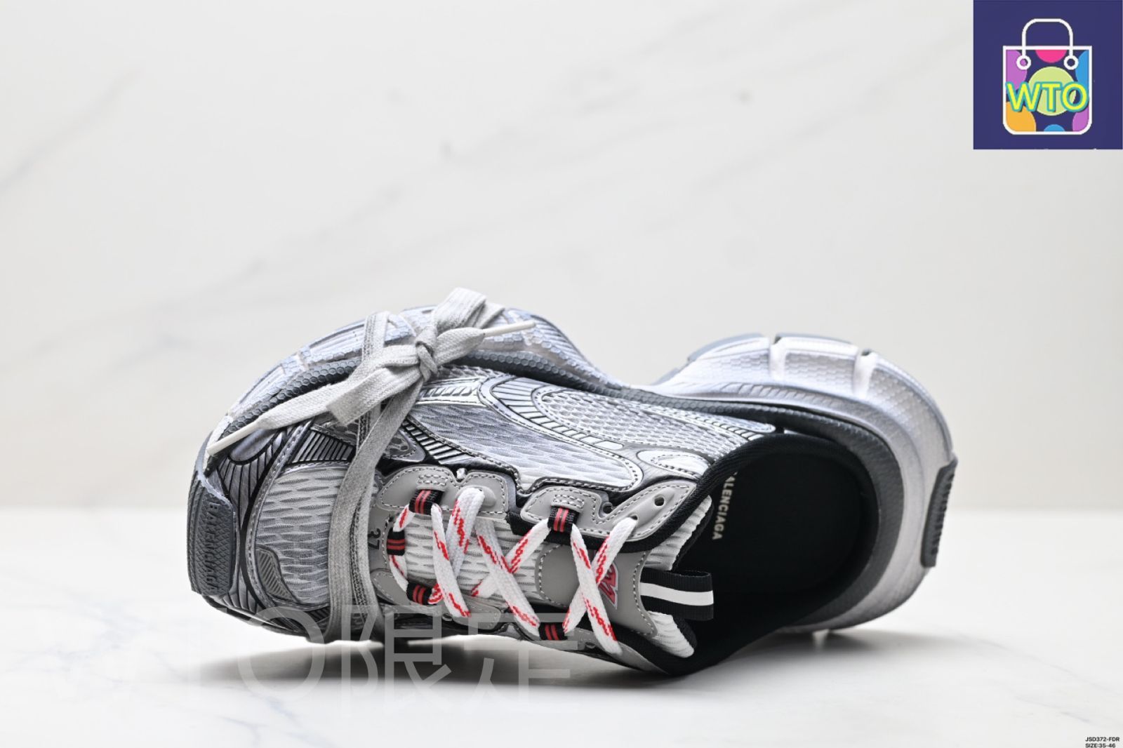 バレンシアガ（Balenciaga）3XL Mule 革製（かわせい）トップ