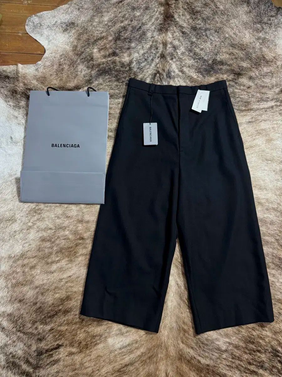 バレンシアガ BALENCIAGA ワイドトラウザー 刺繍ロゴ ロゴボタン 91