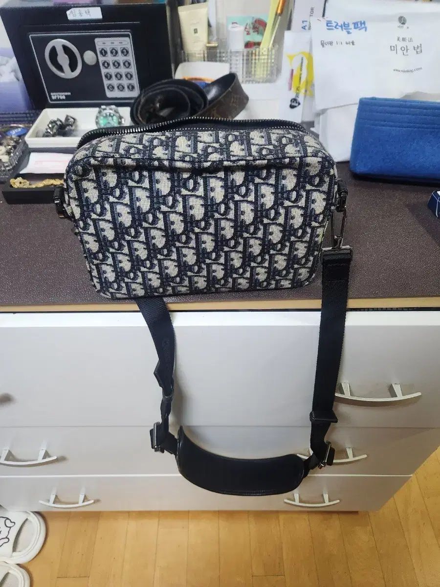 ディオール サファリ メッセンジャー