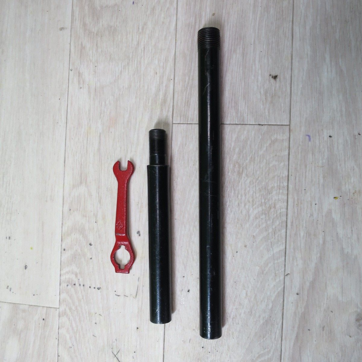 ねじ切り器