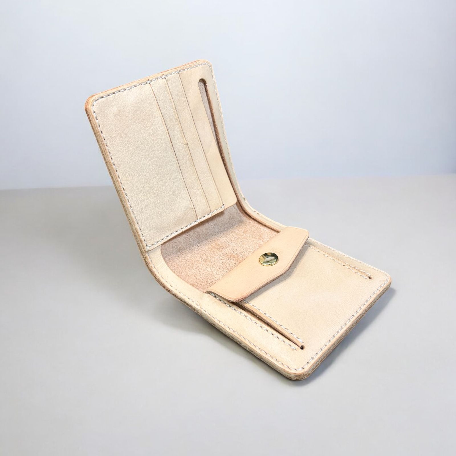 ナチュラルヌメ革 二つ折り財布