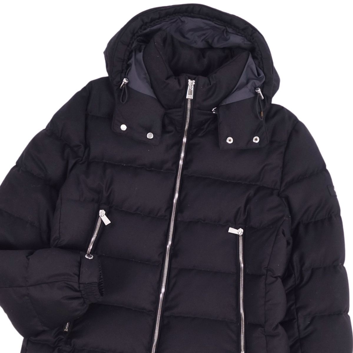 極美品】タトラスダウンジャケット