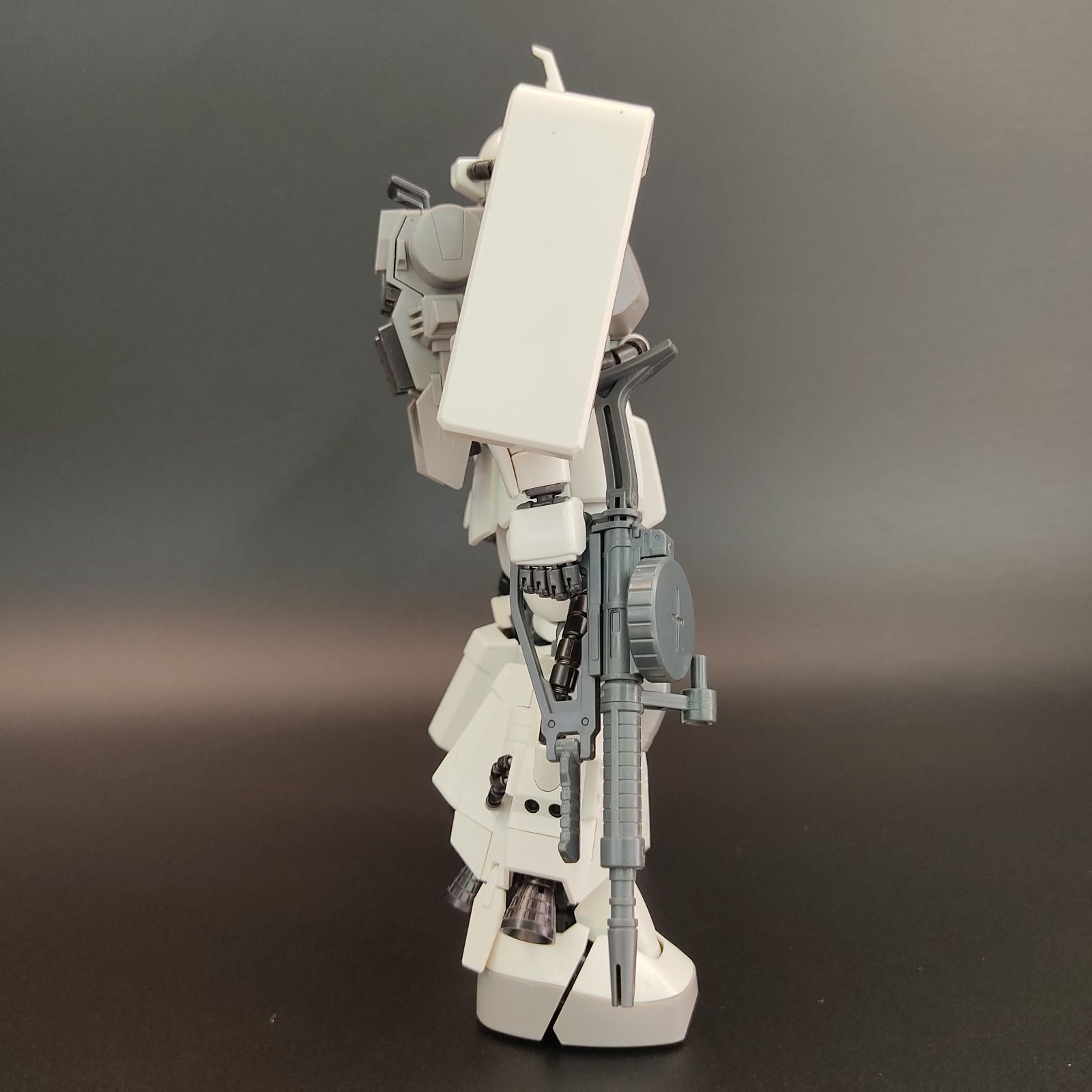 ガンプラ【ジャンク品】 MG 1/100 MS-06R-1A シン・マツナガ専用