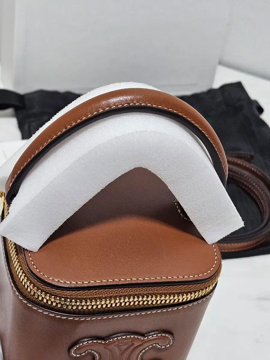 セリーヌ　　バニティ　2way ショルダーバッグ　マカダム　ブラウン CELINE セリーヌ マカダム ショルダーバッグ ブラウン ブラゾン型押し