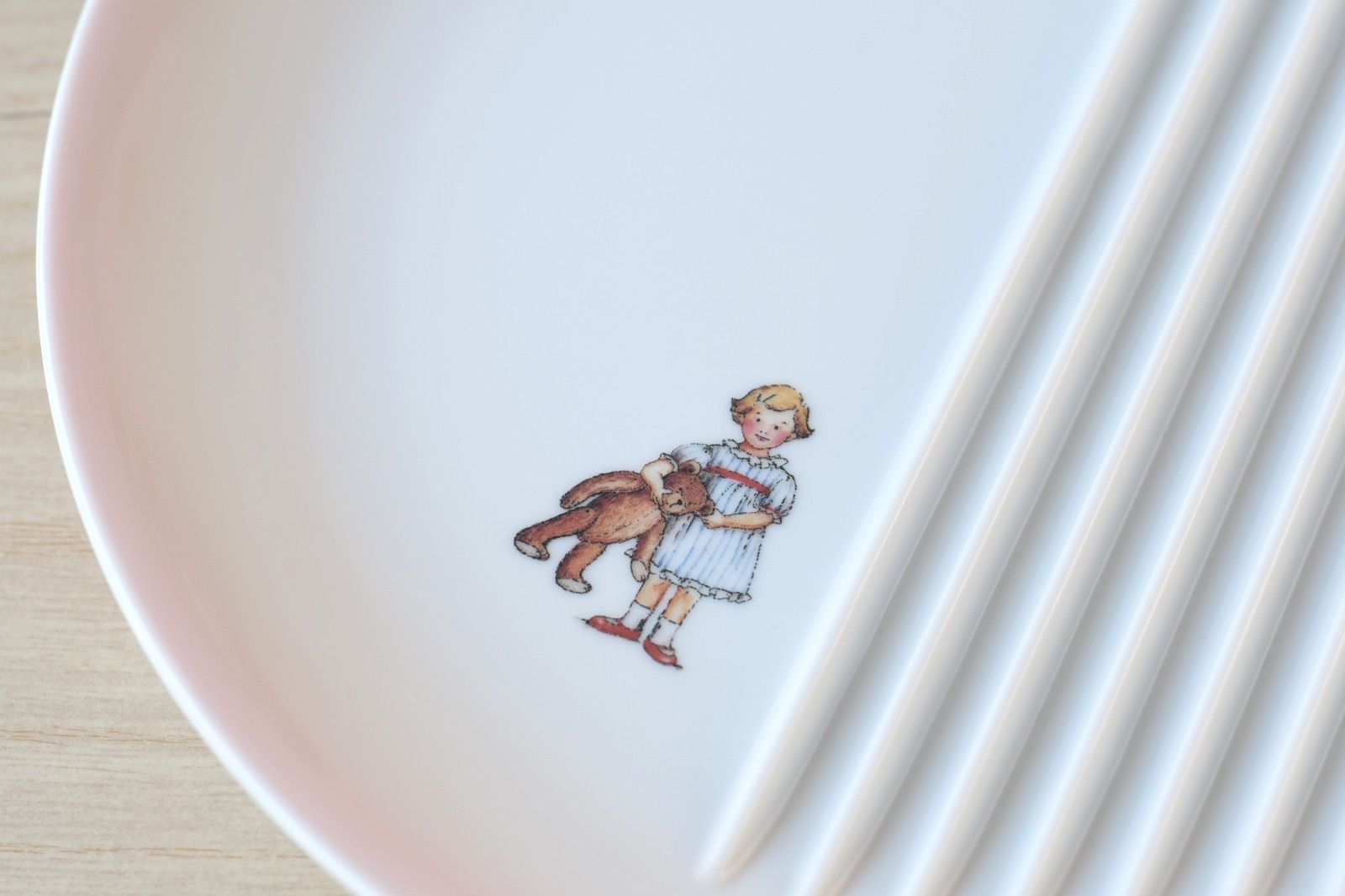 マニープチメゾン なみなみプレート ランチプレート 女の子 陶器 日本