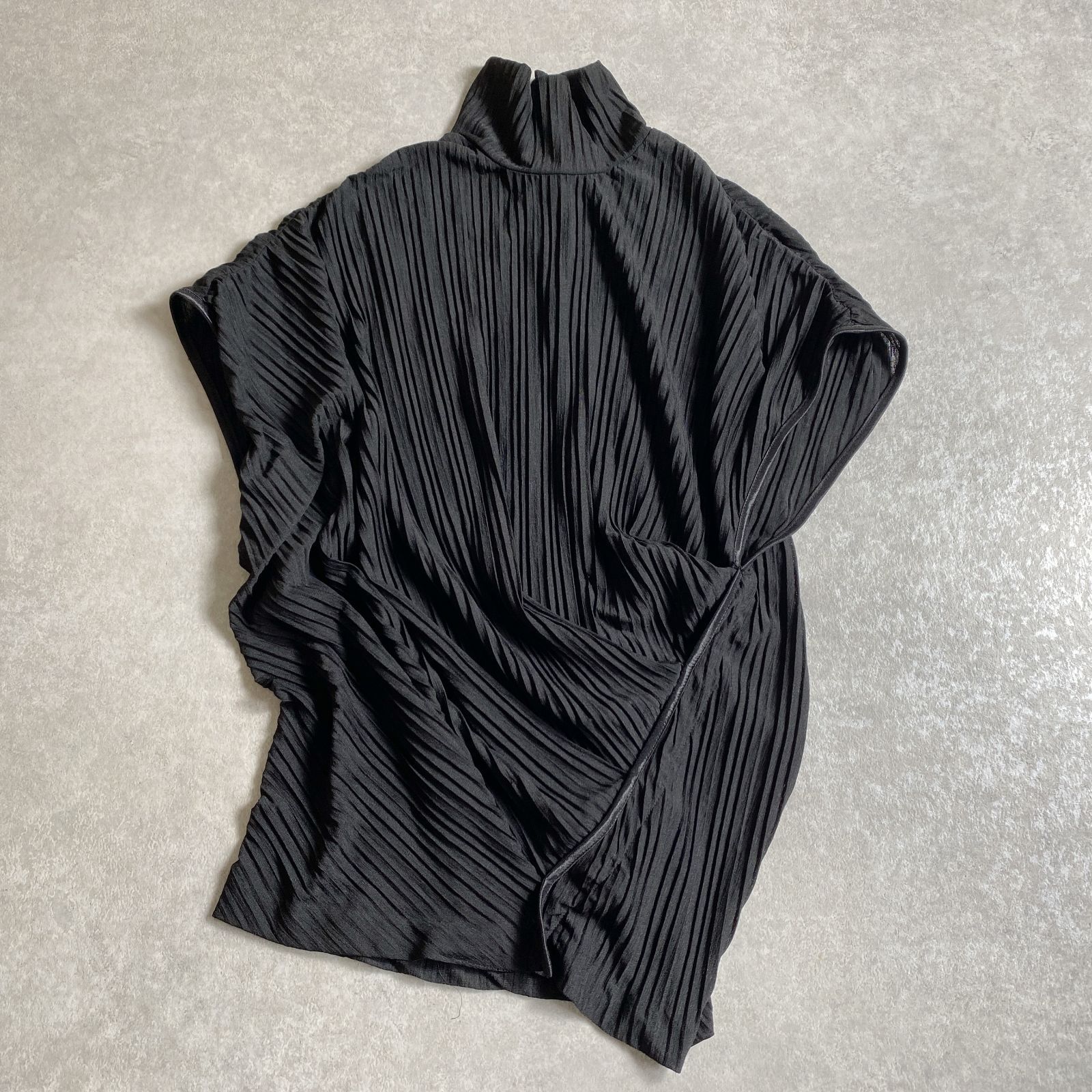 ADORE アドーア　近年リブ長袖ニット　アシンメトリー　ハイネック　カットソー ベーシックリブニット | ADORE（アドーア） ｜【公式】通販mix