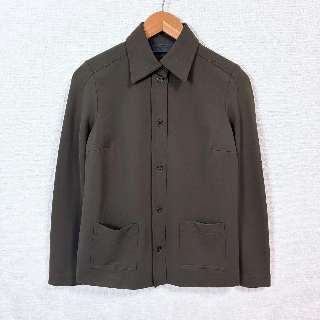 カーキブラウン