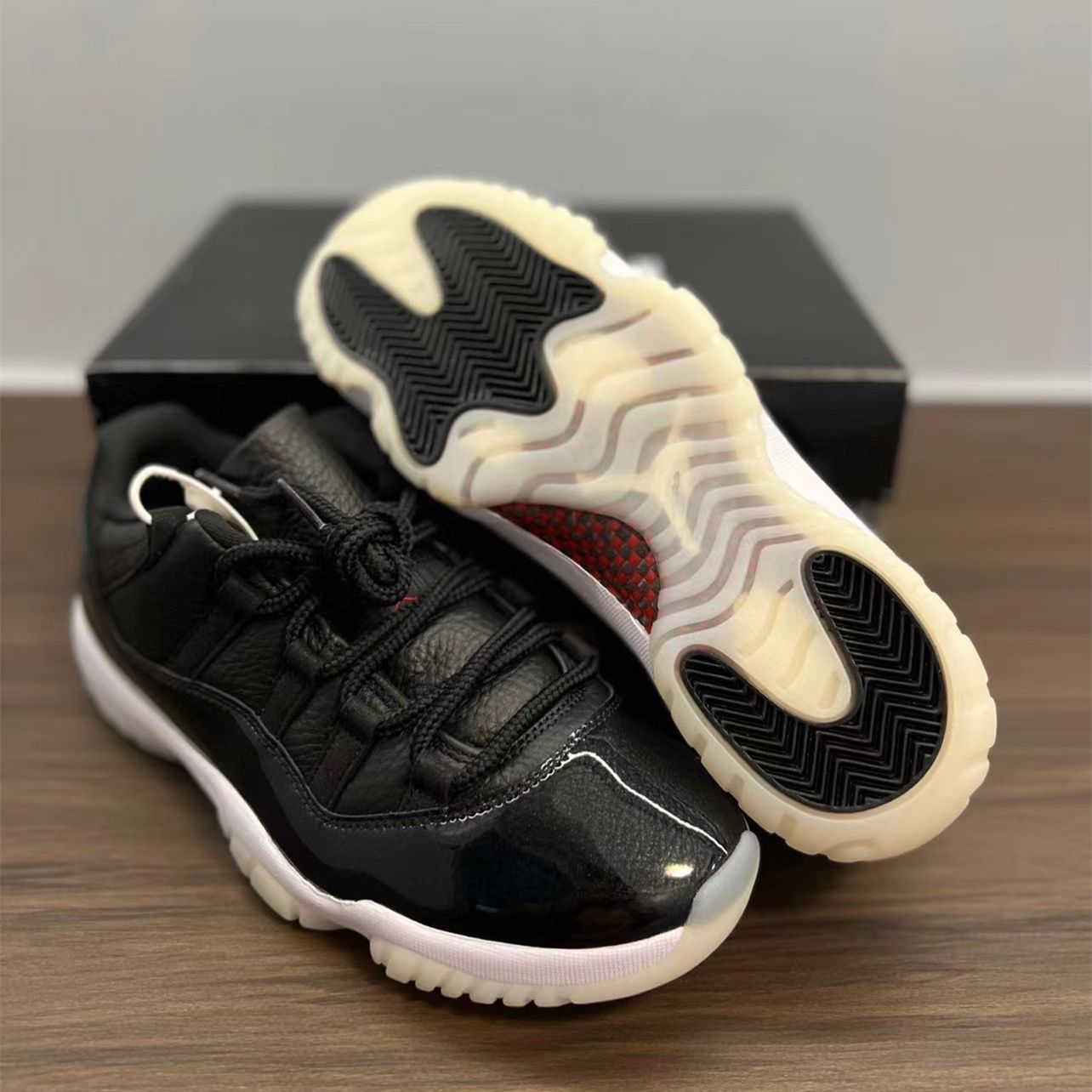 Jordan ナイキ エアジョーダン11 ロー “72-10“ Jordan 11 Retro Low “72-10“ Jordan ナイキ エアジョーダン11  ロー AV2187-001 メンズ スニーカー ランニングシューズ - メルカリ