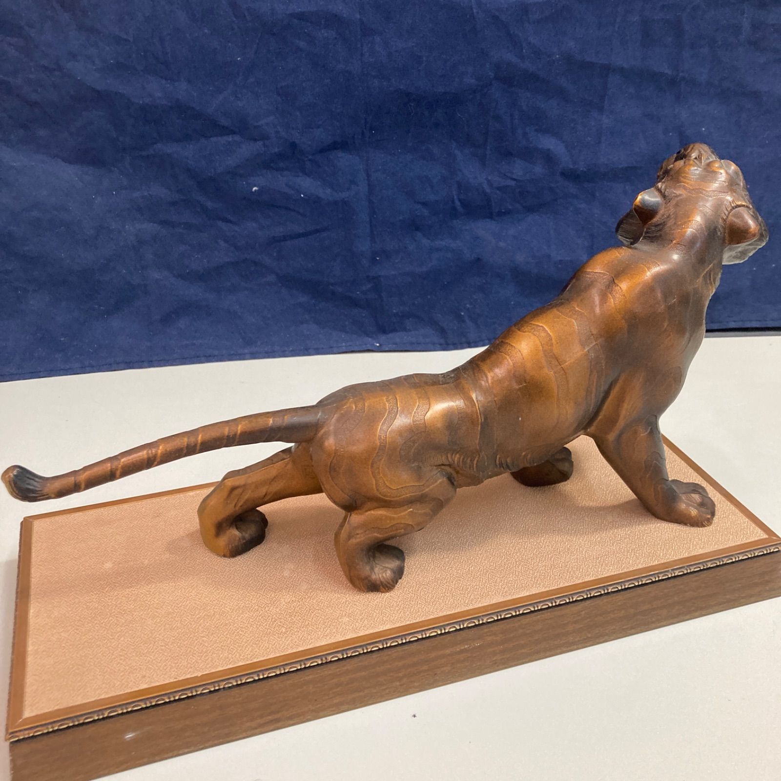 村田　宏　作　置き物　猛虎 猛虎 置物 アルミ合金 オブジェ 村田宏作 台座付き 昭和60年 刻印あり