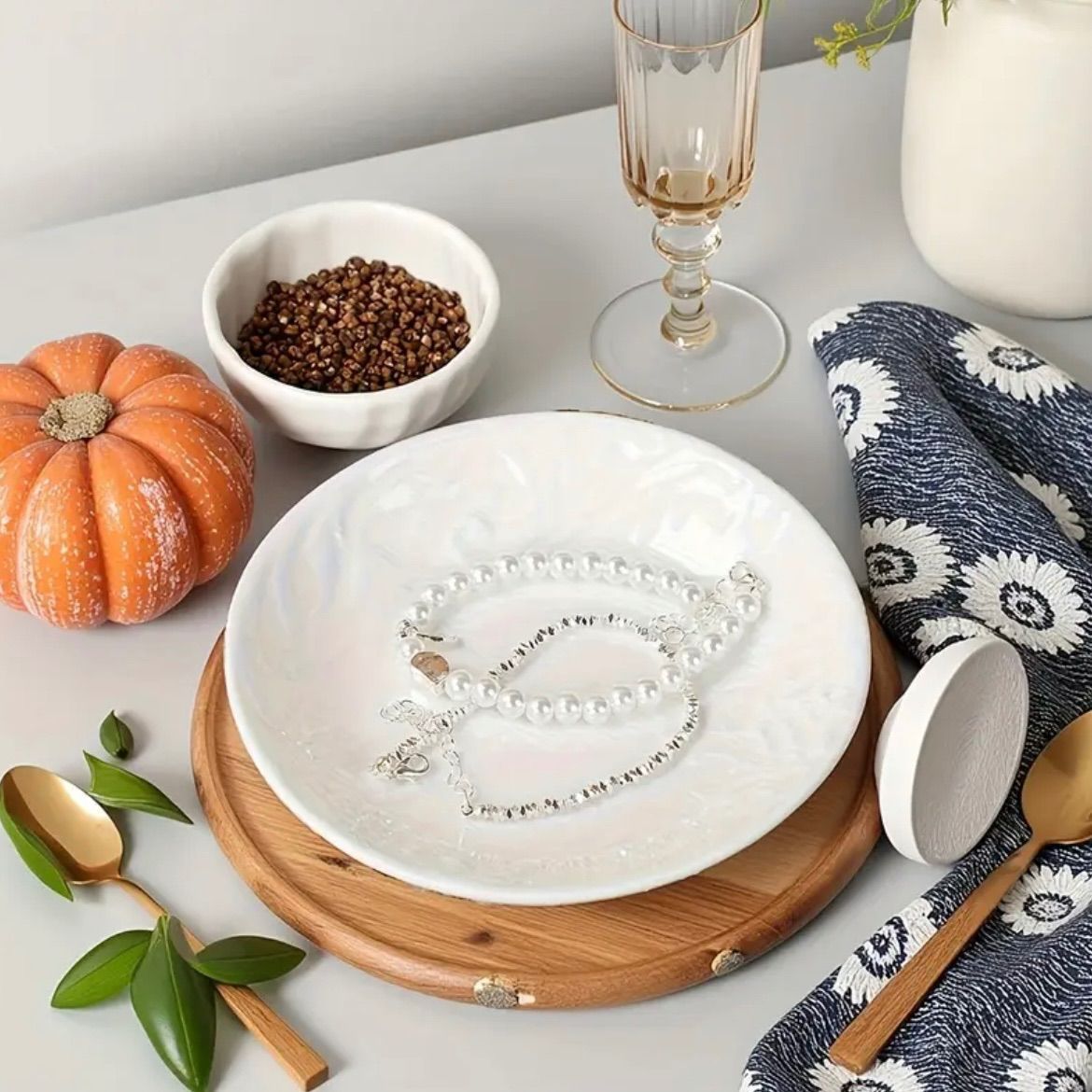 置物 トレイ ミニトレイ セラミック製 ホワイト おしゃれ 手作り精巧 小物トレー 2個セット インテリアプレート シンプルデザイン おしゃれ小皿 ディスプレイ皿 アクセサリートレイ リビング用 ダイニング 玄関 デコレーション テーブル アクセント ギフト向