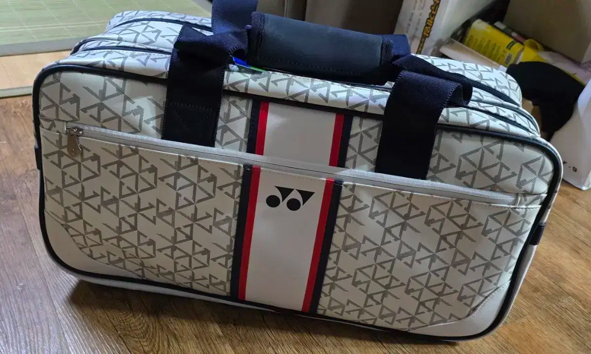 YONEX
