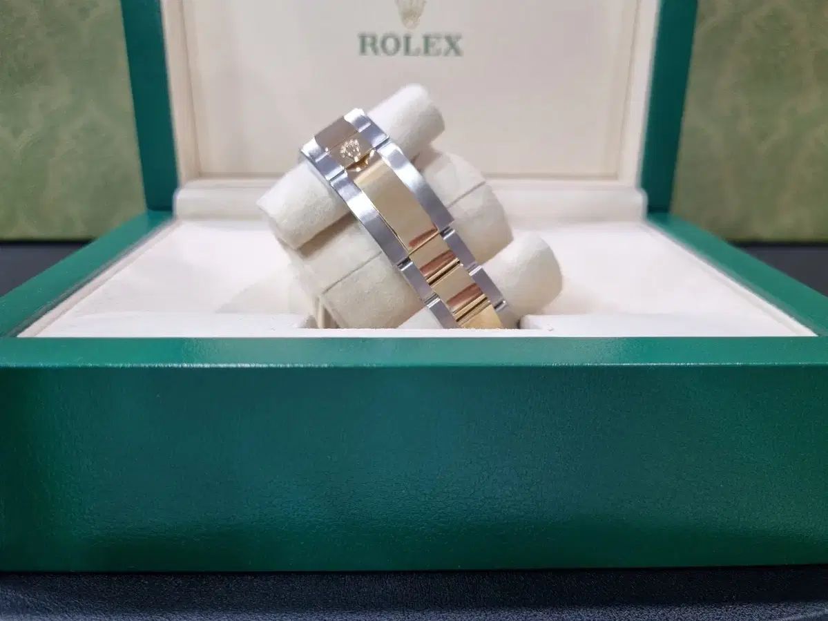 ジュエリー ROLEX(ロレックス) デイトナ 8P 黒文字盤 コンビ 116503 モデル