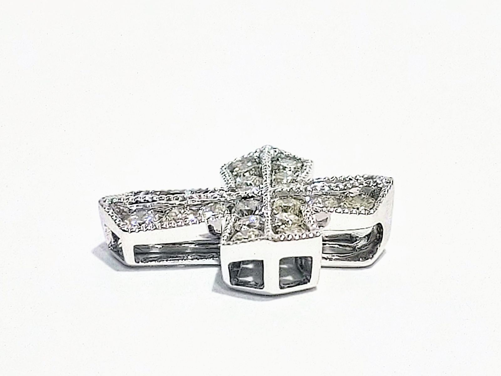 K18WG ホワイトゴールドダイヤモンド クロス ペンダント ネックレス