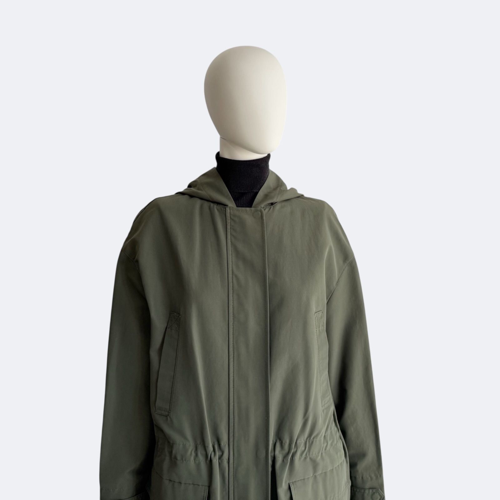 オリーブグリーン