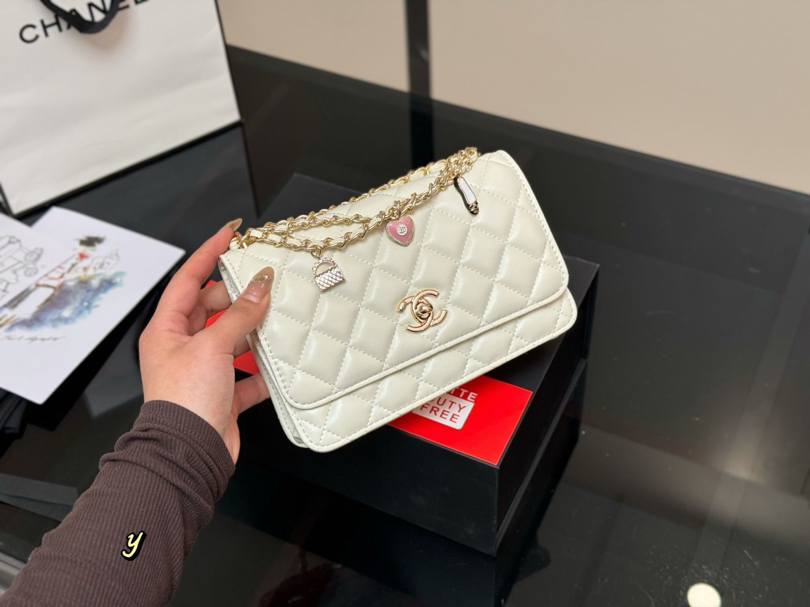 レア限定デザイン♡【CHANEL】24A チェーンウォレット 今日特価】Chanel 24A WOC Wallet On Chain Bag - 24A