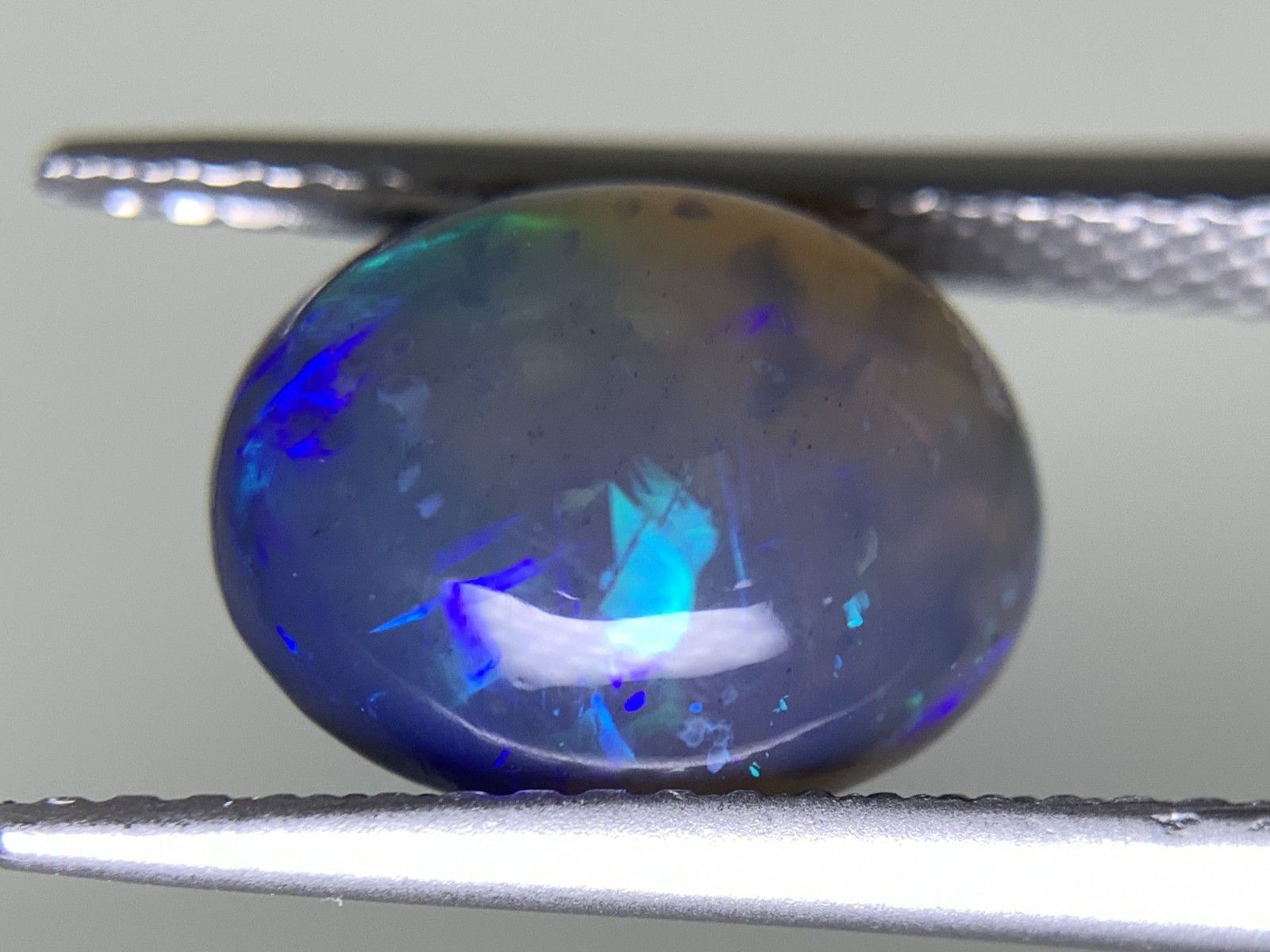 ブラックオパール 天然 3.074ct 中央宝石ソーティング付き 10.7㎜×8.3  