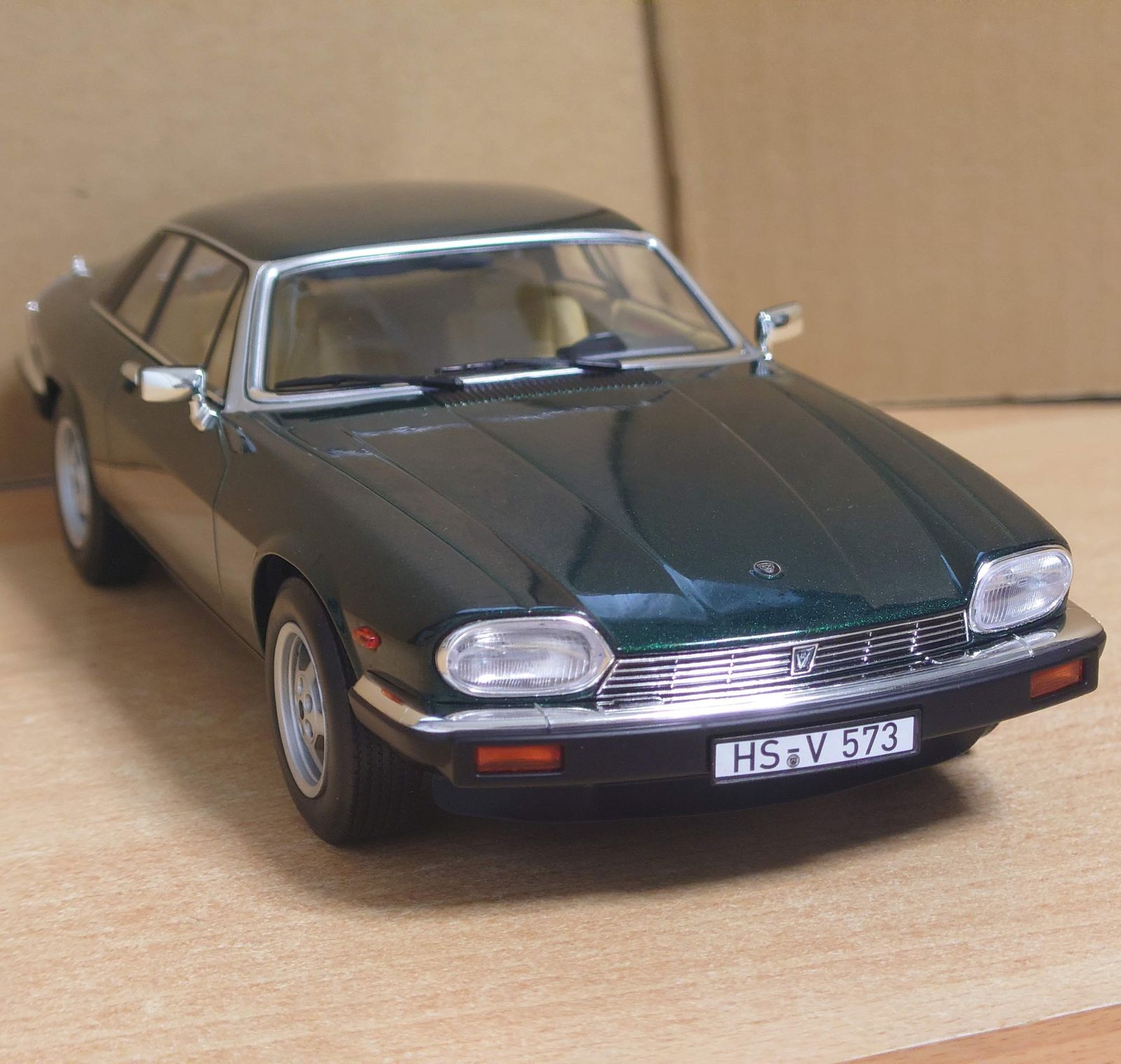 ミニカー 1/18 ジャガー Eタイプ 1シリーズ KK-SCALE 1/18
