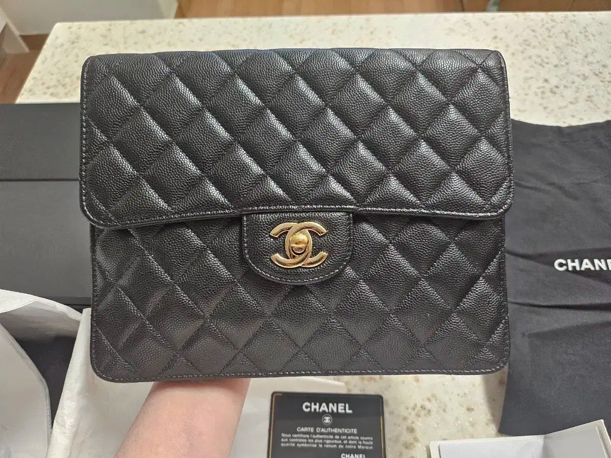 Chanel シャネル フラップ キャビア クラッチを販売しています