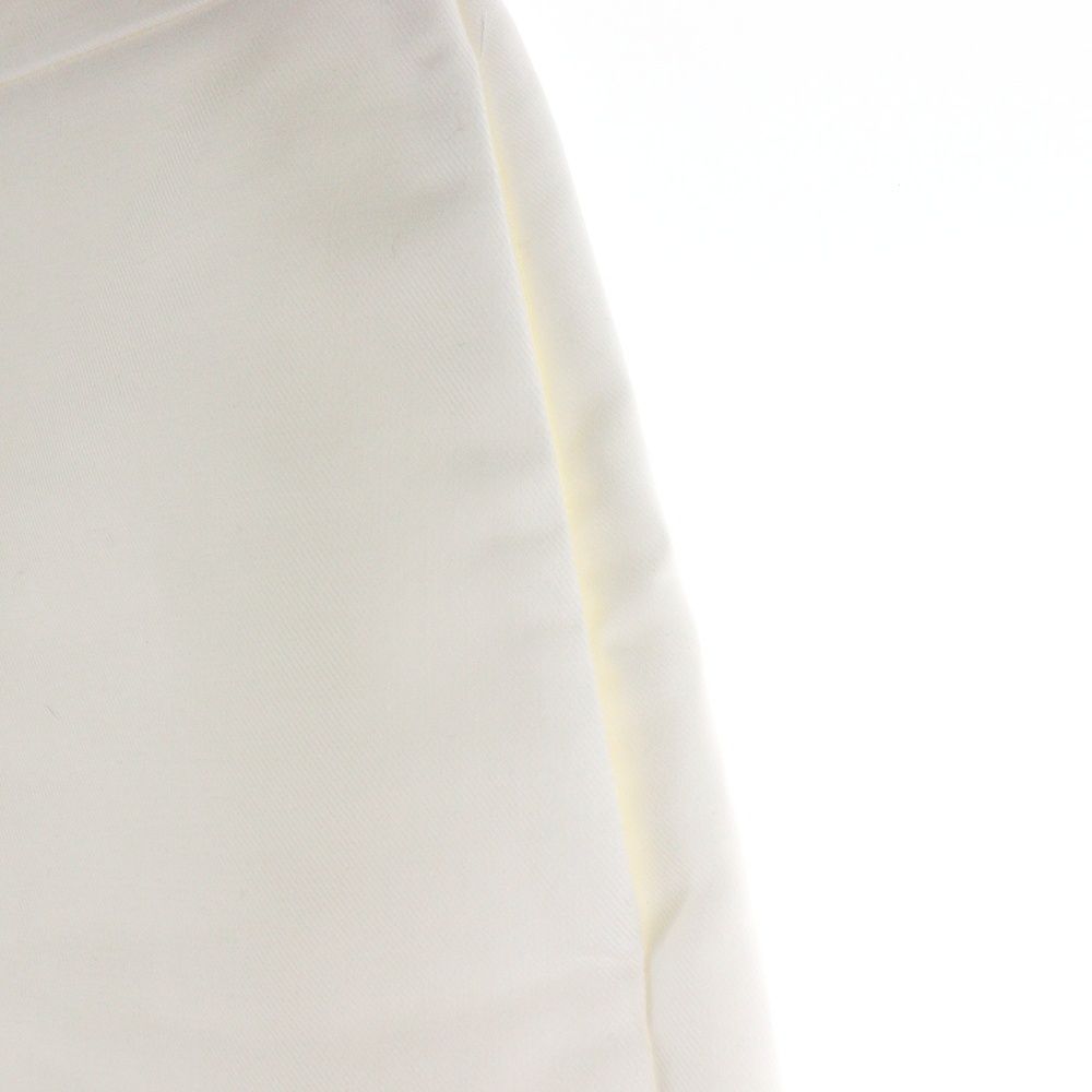 Vメタル装飾ショートパンツ ホワイト