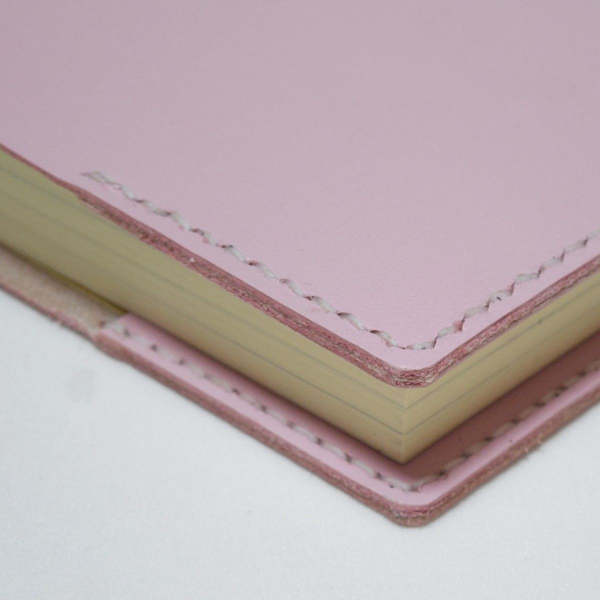 たぬきときつね ピンク 文庫本サイズ ブックカバー ハンドメイド たぬきときつね ピンク 文庫本サイズ ブックカバー ハンドメイド