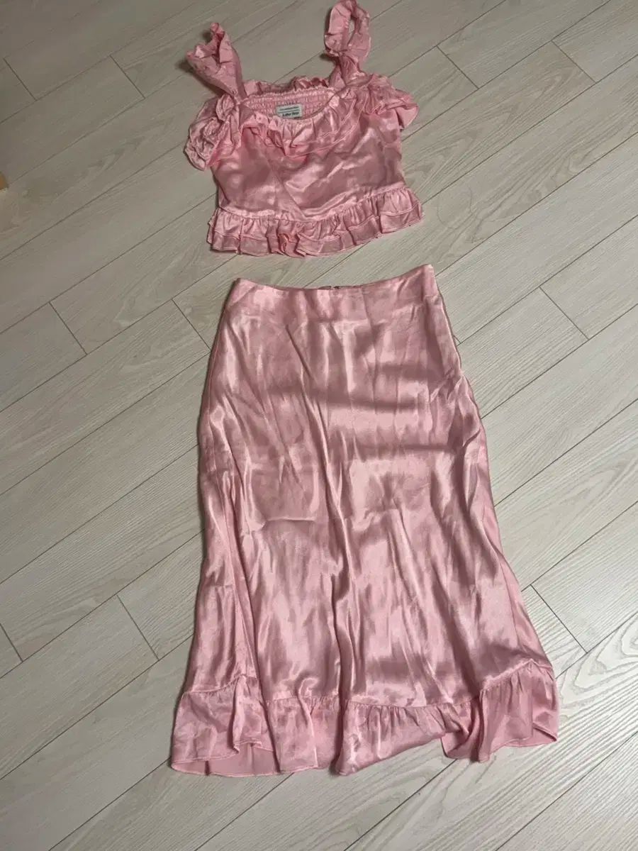 - Other Stories アンドアザーストーリーズ ピンク フリル セットアップ