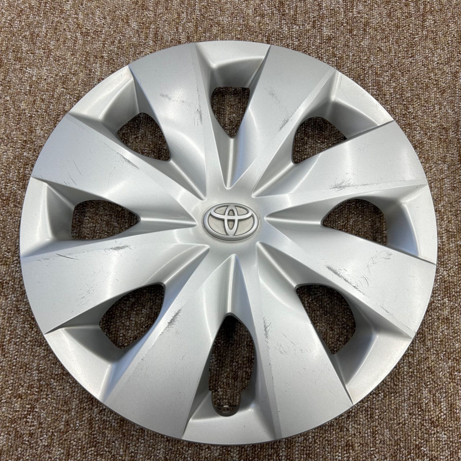 トヨタ 純正ホイールキャップ ヴィッツ 4枚セット売り - メルカリ