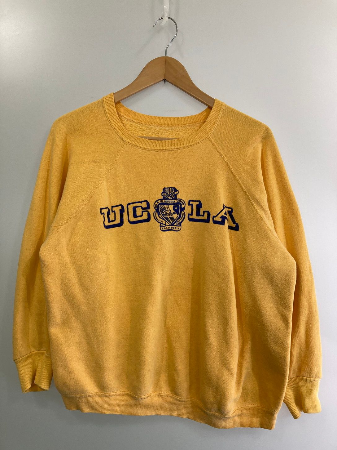 品 VINTAGE 60 S UCLA COLLEGE SWEATSHIRT スウェット トレーナー イエロー メンズ 146-250415-AS-22-min