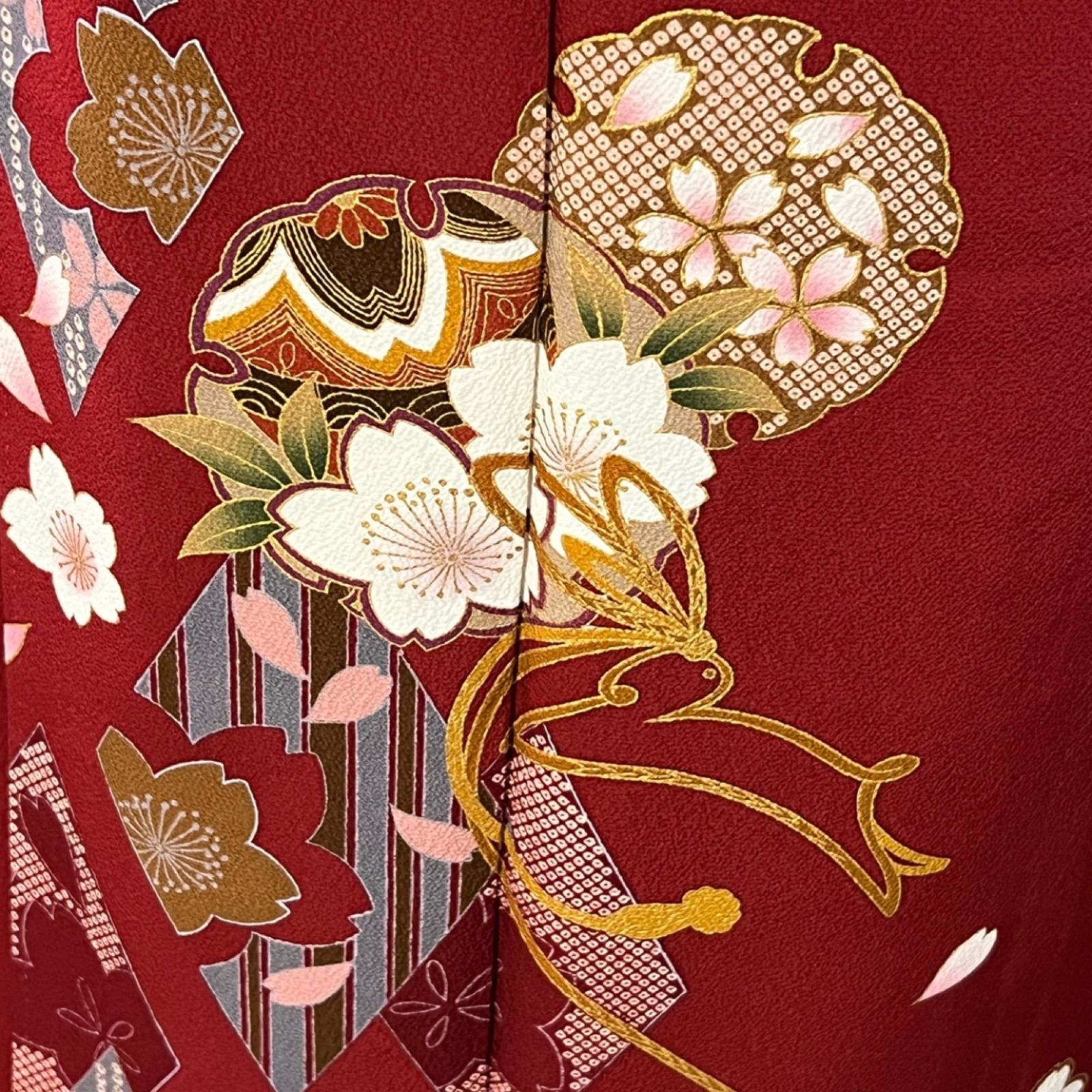 深赤　花柄刺繍 振袖 新品着付け用小物一式　暗赤　美品　成人式　きもの美樂　着物 深赤 花柄刺繍 振袖 新品着付け用小物一式 暗赤 美品 成人式