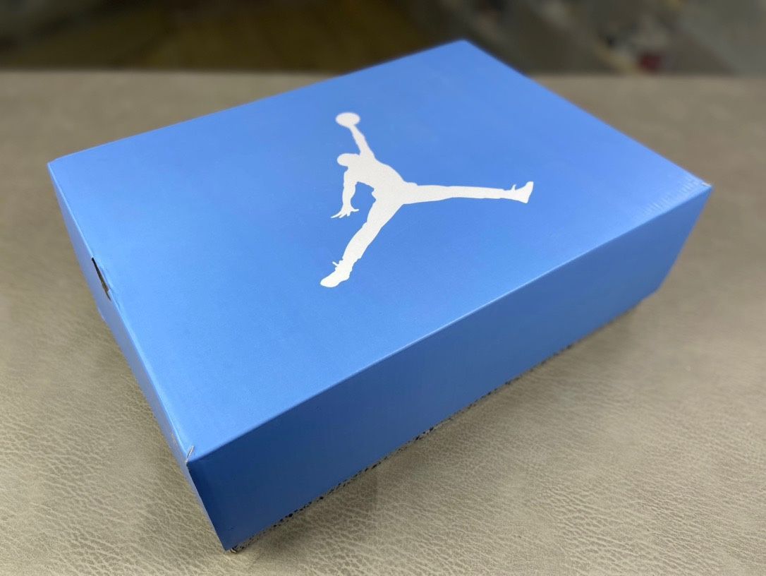 ナイキ NIKE エアジョーダン AIR JORDAN 6 UNC スニーカー