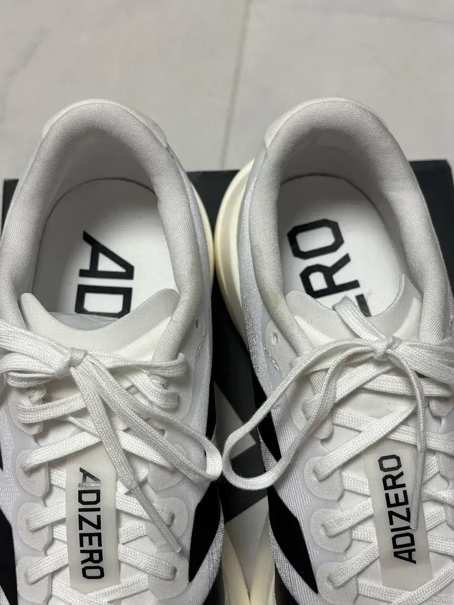 W adidas アディダス アディゼロ EVO SL エボセル 245 白