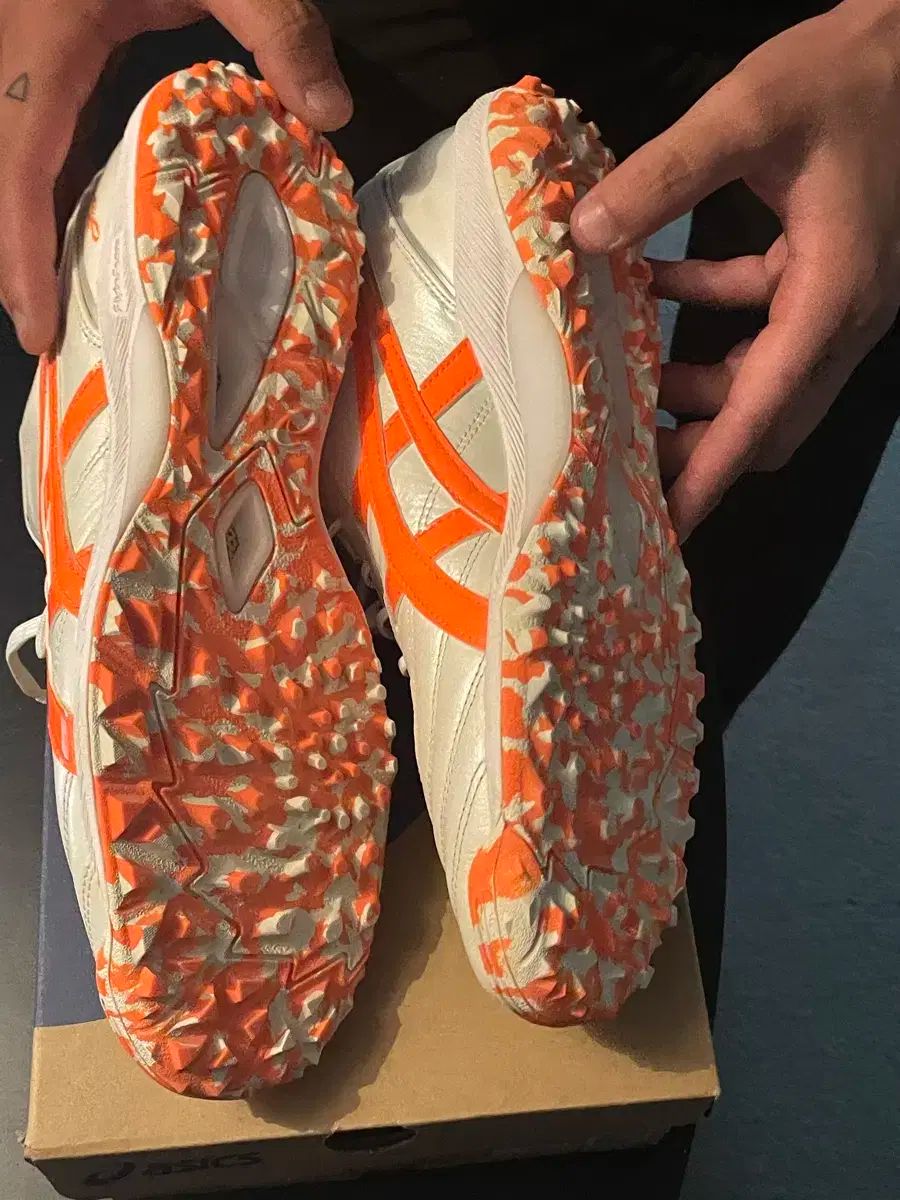 Asics アシックス