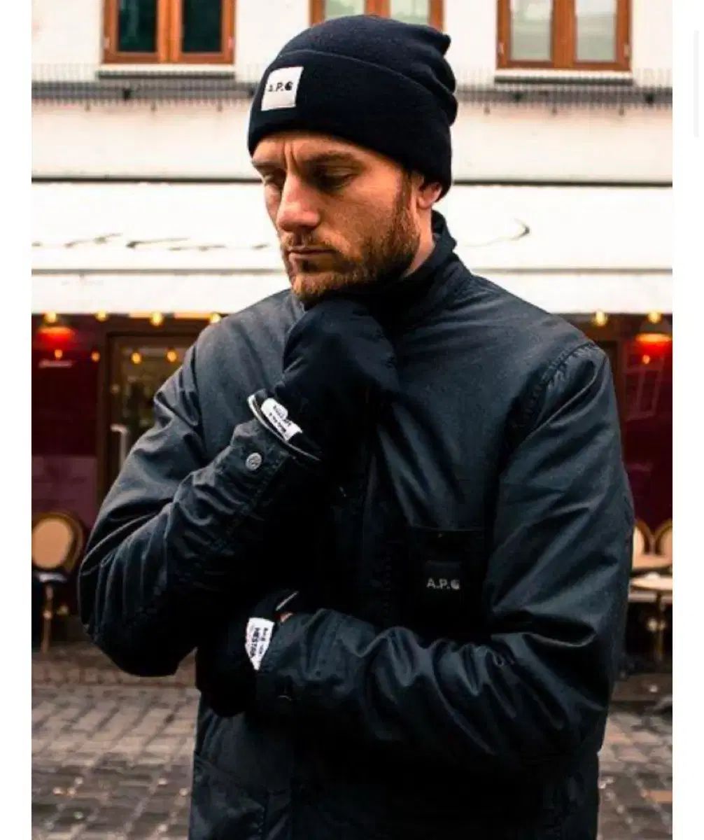 ！期間内値下げ！ Carhartt（カーハート) x A.P.C.（アーペーセー) ビーニー A P C